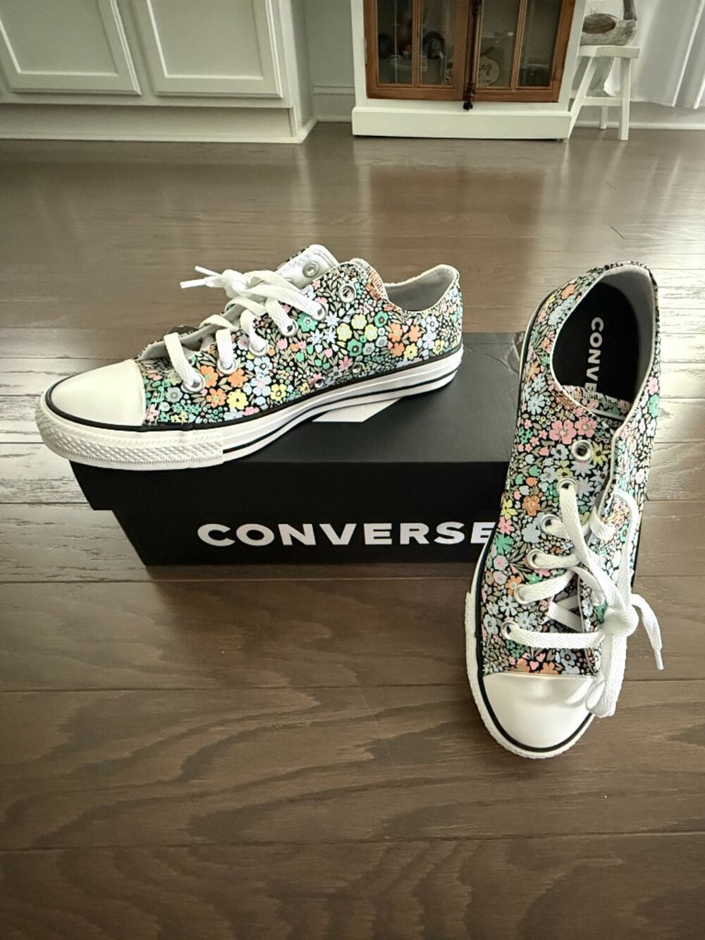 High Demand Converse Chuck Taylor All Star In Flower Print (Size 9.5 Womens)